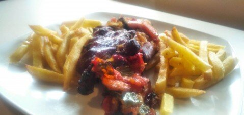 pollo estofado con patatas en Palamós
