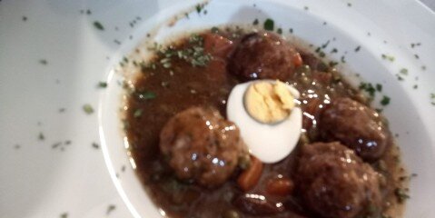 albondigas de sepia en salsa en Palamós